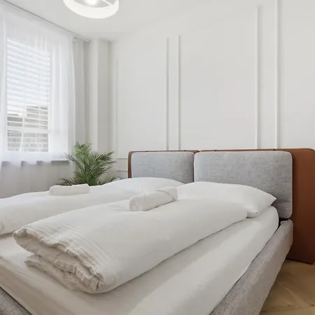 Lam Aurea - Ac Apartment Bratislava